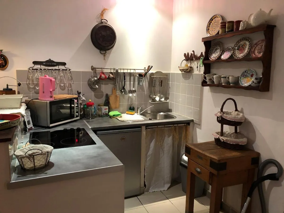 Maison Heloise Avignon 0*,